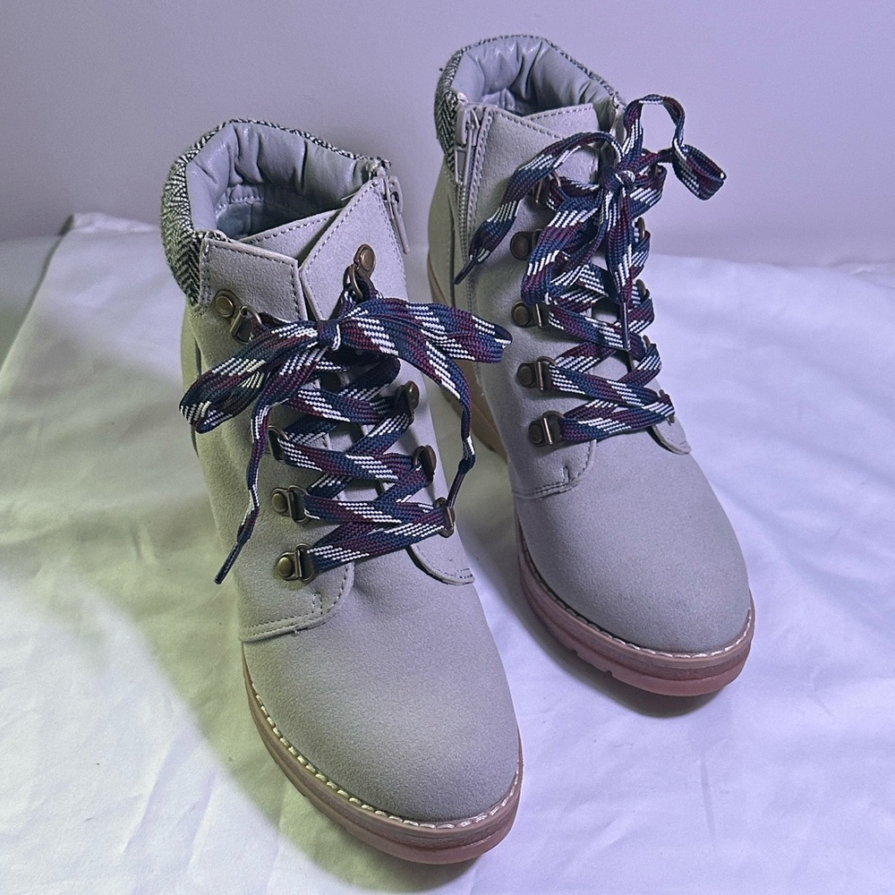 Claire's Light Gray Ankle Boots with Patterned Laces